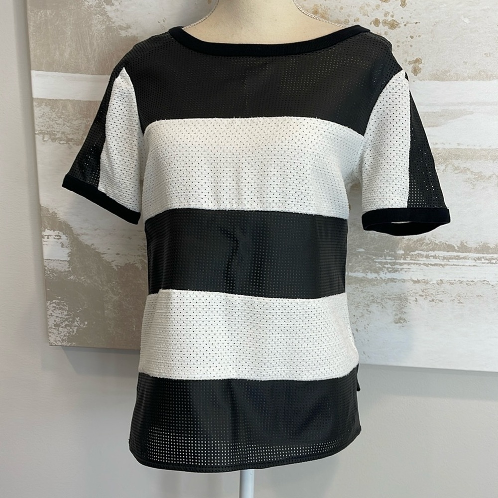 Black/White Top size small